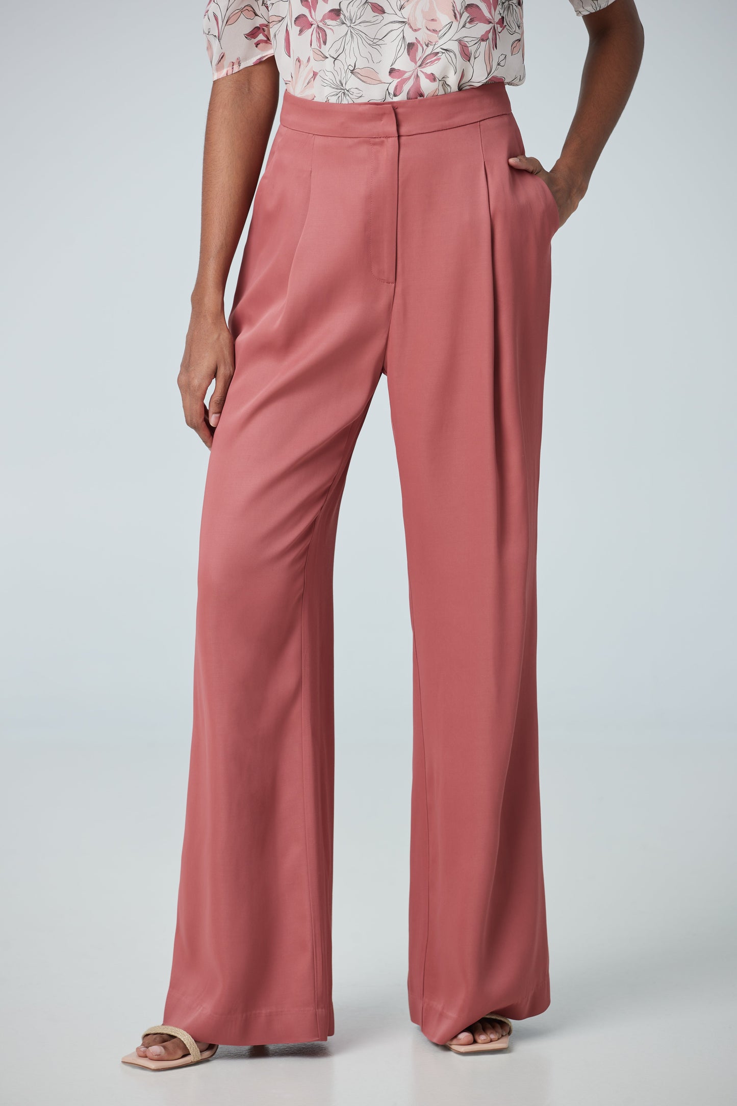 High waist pant with front pleats